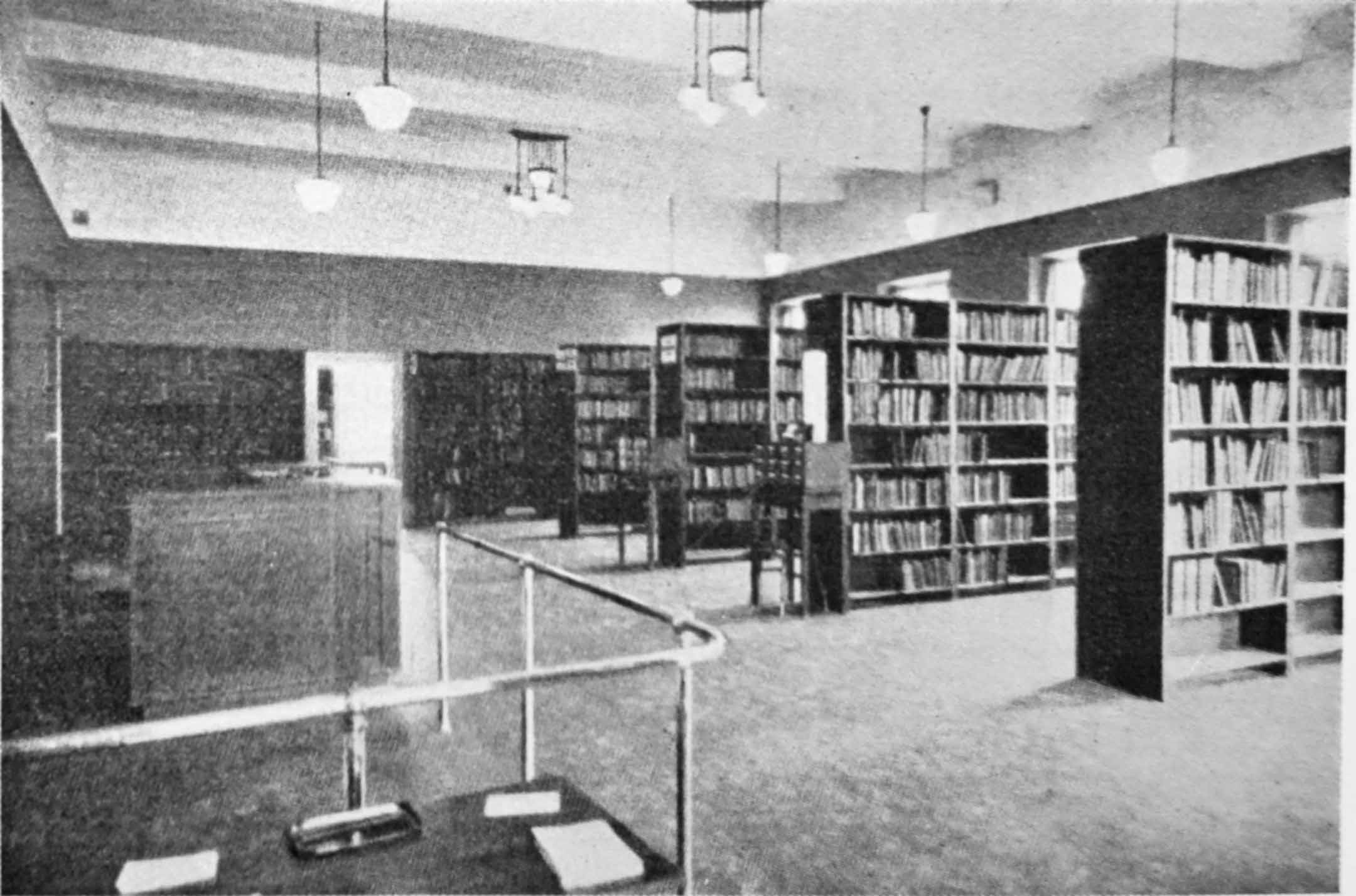 STADSBIBLIOTEK HYLLOR FYRISHALL